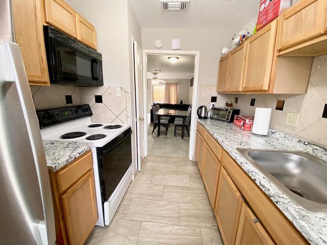 APT-2006 - 8323 Wilcrest Dr, Townhouse with 2 bedrooms, 2 bathrooms and 2 parking in Houston TX | Image 6