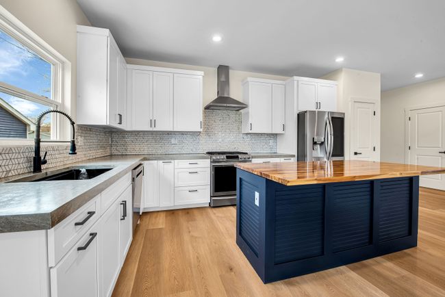 Kitchen island | Image 6
