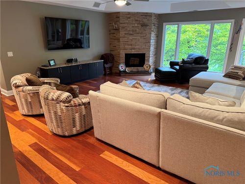 apt-403-5831 Monroe St, Sylvania, OH, 43560-2256 | Card Image