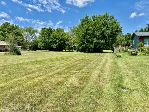 Vacant Willowood, Rochester Hills, MI, 48307 | Card Image