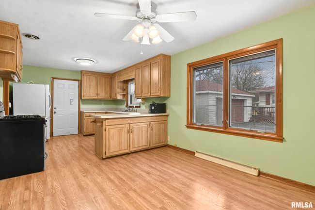 702 W Pershing Rd, House other with 3 bedrooms, 2 bathrooms and null parking in Decatur IL | Image 6