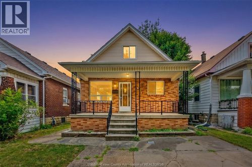 691 Randolph Ave, Windsor, ON, N9B2T7 | Card Image