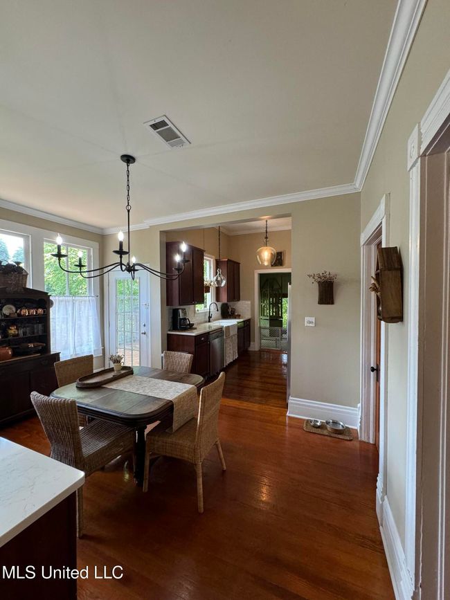 Dining to kitchen | Image 12