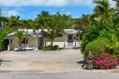 319 Woods Ave, Tavernier, FL, 33070-2258 | Card Image