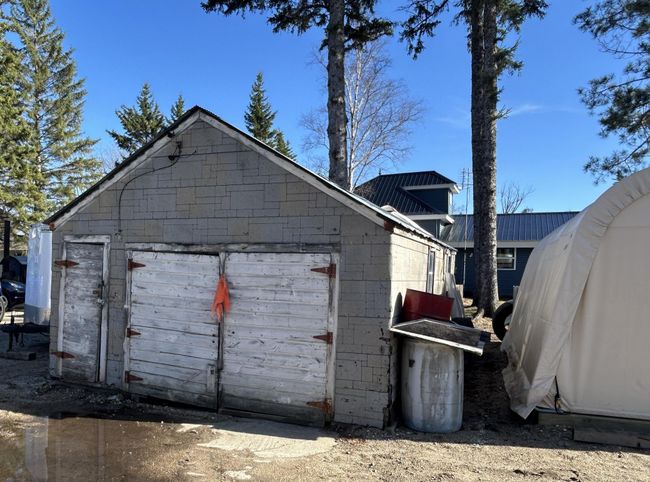 Detached Garages | Image 29