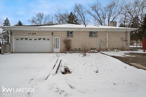 4020 Lakewood Dr, Waterford, MI, 48329-3843 | Card Image