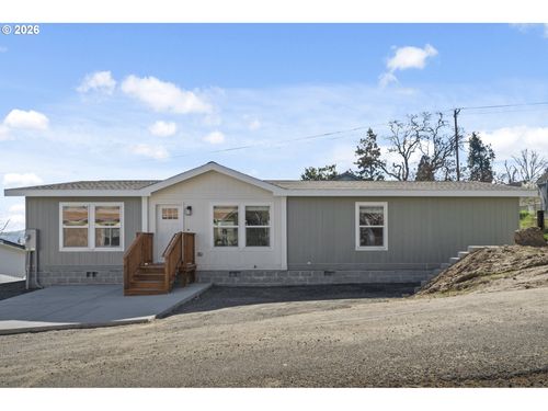 2208 W 10th St, The Dalles, OR, 97058-3724 | Card Image