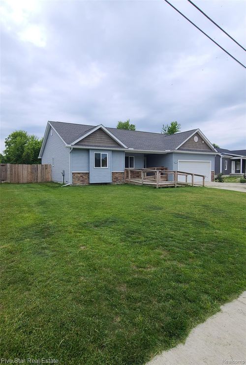 105 Degurse Ave, Marine City, MI, 48039-3816 | Card Image