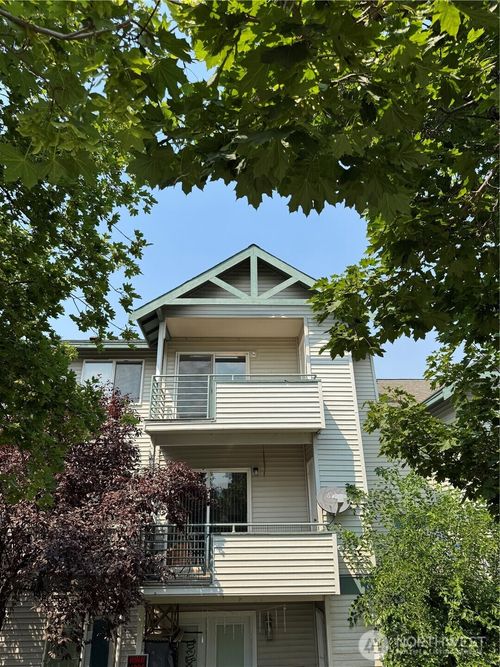 l301-667 4th St Ne, East Wenatchee, WA, 98802-7901 | Card Image