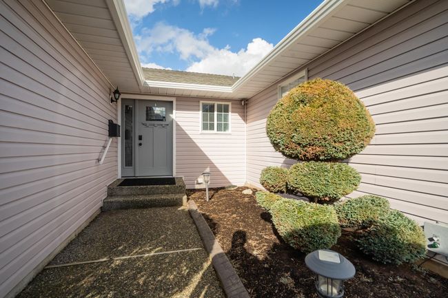44969 Bedford Place, House other with 3 bedrooms, 2 bathrooms and 2 parking in Chilliwack BC | Image 2