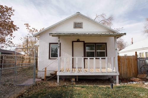 717 Nw 2nd St, Ontario, OR, 97914-1711 | Card Image