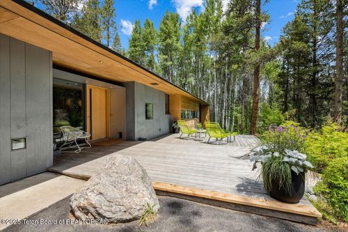 2825 Sparrow Hawk Rd, Wilson, WY, 83014-5252 | Card Image