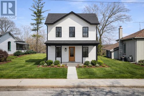 32 Washington Street, Brant (Paris), ON, N3L2A5 | Card Image