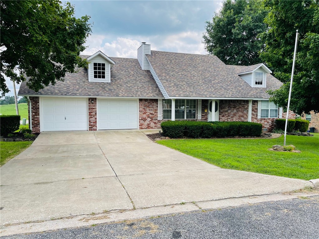 Laura Ave, Berryville, AR 72616