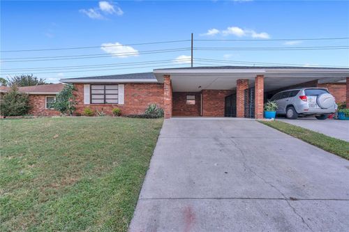 679 Lake Carolyn Cir, Lakeland, FL, 33813-1119 | Card Image