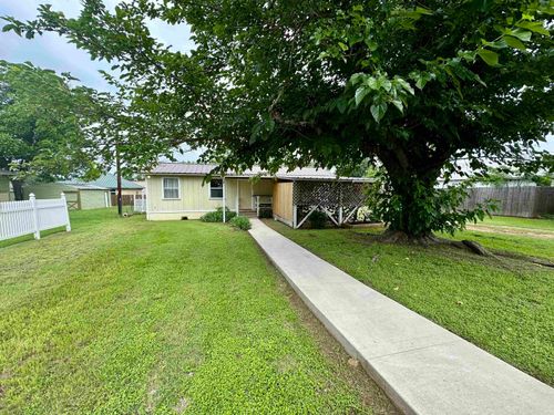 702 Pittsburgh Ave, Llano, TX, 78643-1635 | Card Image