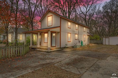 809 Maple St, Lawrence, KS, 66044-5457 | Card Image