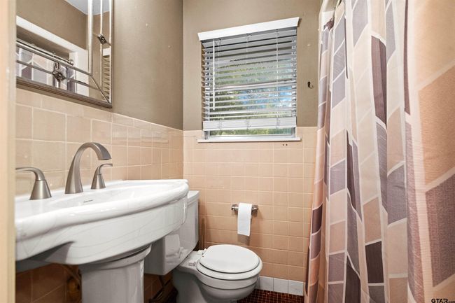 1330 Powers Powers Dr, House other with 3 bedrooms, 2 bathrooms and null parking in Tyler TX | Image 13