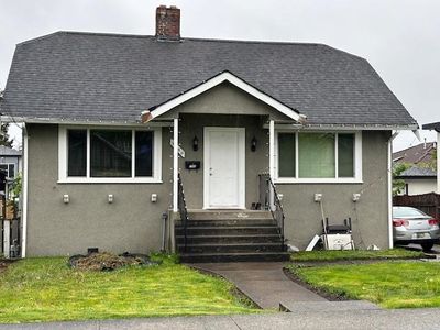 7986 15th Ave, House other with 4 bedrooms, 2 bathrooms and 4 parking in Burnaby BC | Image 2