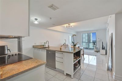 2103 - 185 Sw 7th St, Condo with 2 bedrooms, 2 bathrooms and null parking in Miami FL | Image 2