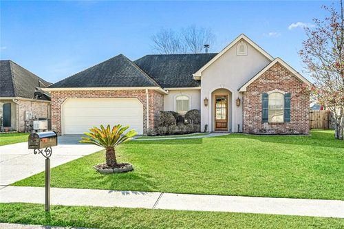 123 Vintage Dr, Covington, LA, 70433-8694 | Card Image
