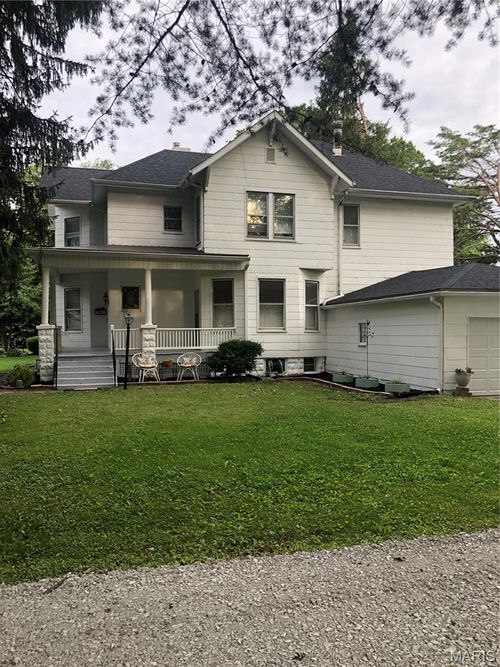 215 E Olive St, Staunton, IL, 62088-1428 | Card Image