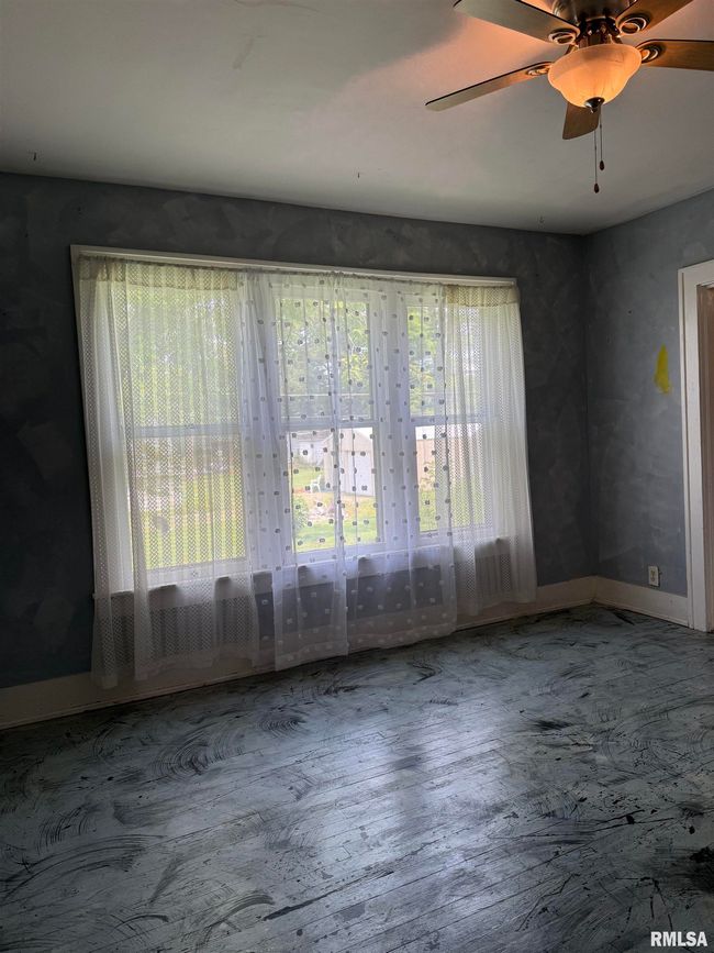 825 W Sloan St, House other with 2 bedrooms, 1 bathrooms and null parking in Harrisburg IL | Image 4