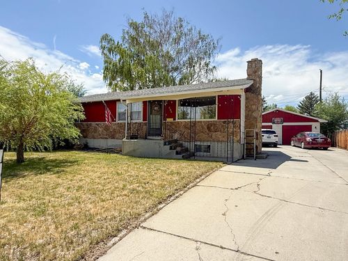 906 Eastview Dr, Riverton, WY, 82501-2616 | Card Image