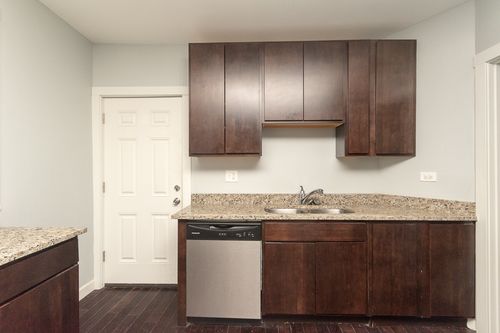 1r-2968 Ridgeway Ave, Chicago, IL, 60618-7316 | Card Image