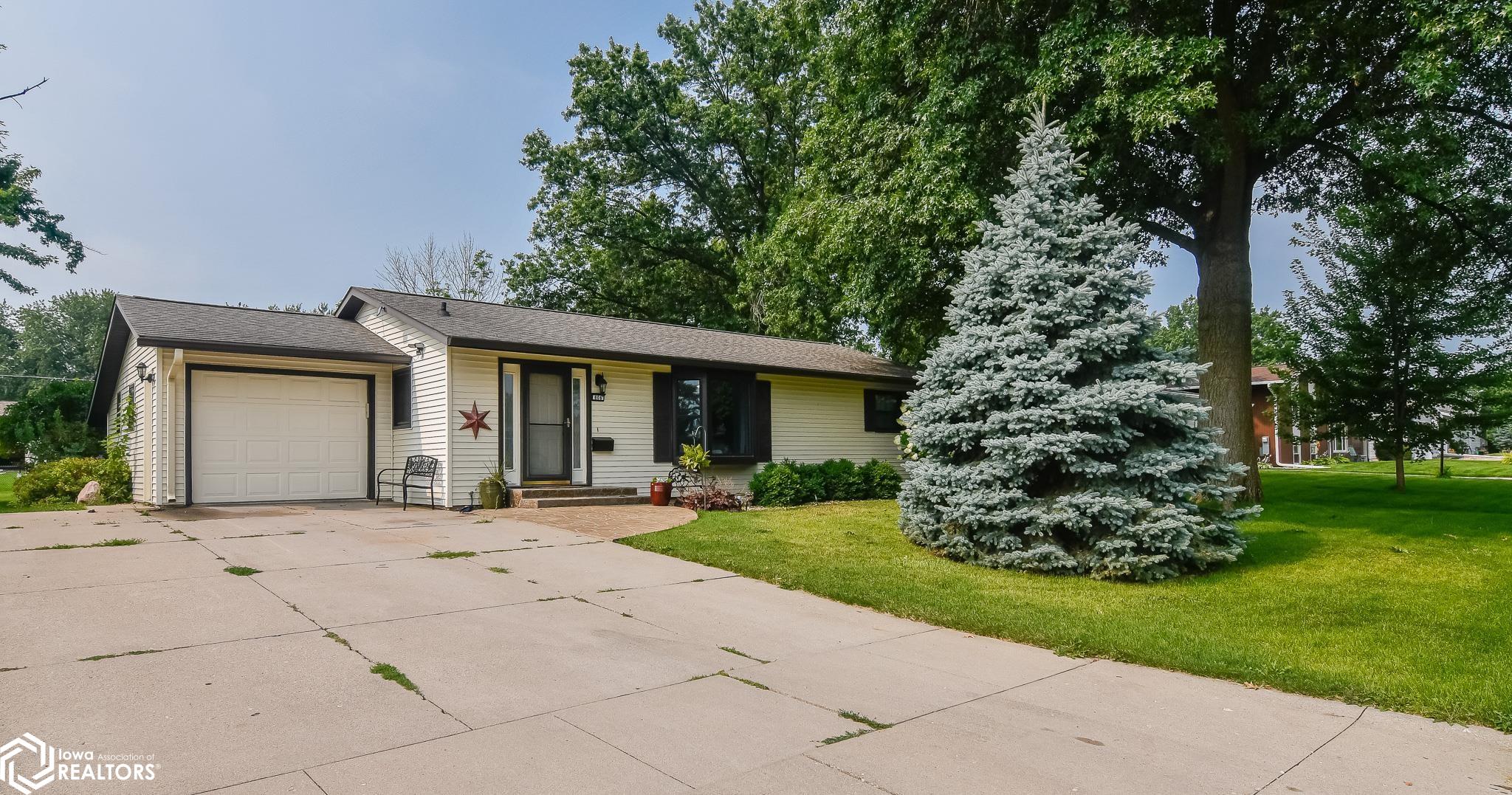 Roberts Ter, Marshalltown, IA 50158