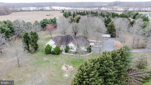 812 Taylors Bridge Rd, TOWNSEND, DE, 19734-9705 | Card Image