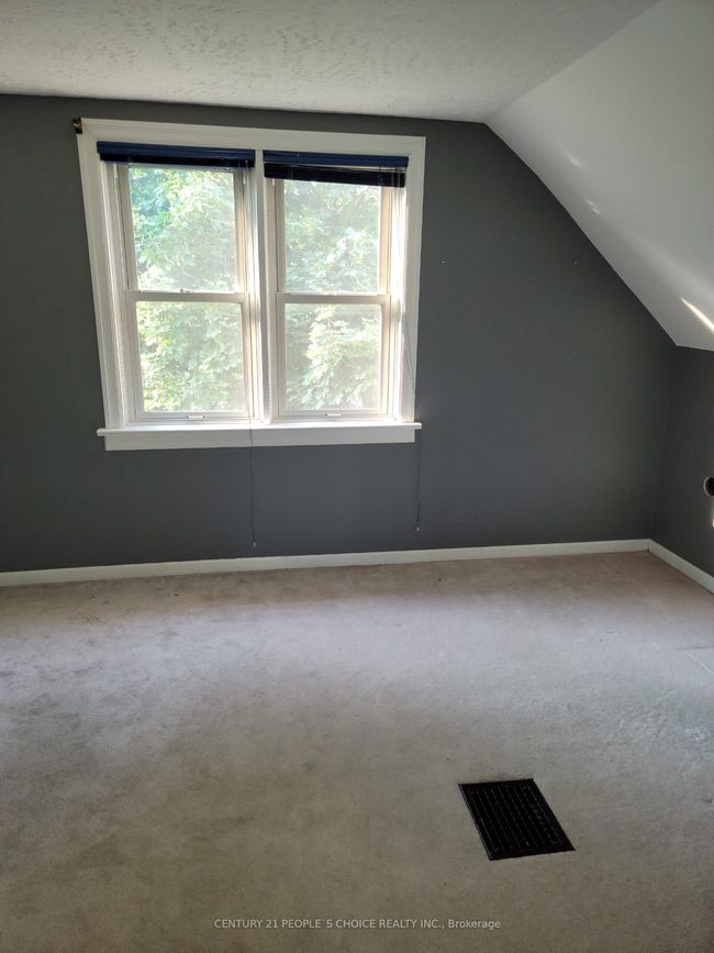 27 South Dr, House other with 3 bedrooms, 2 bathrooms and 5 parking in Dundas ON | Image 8