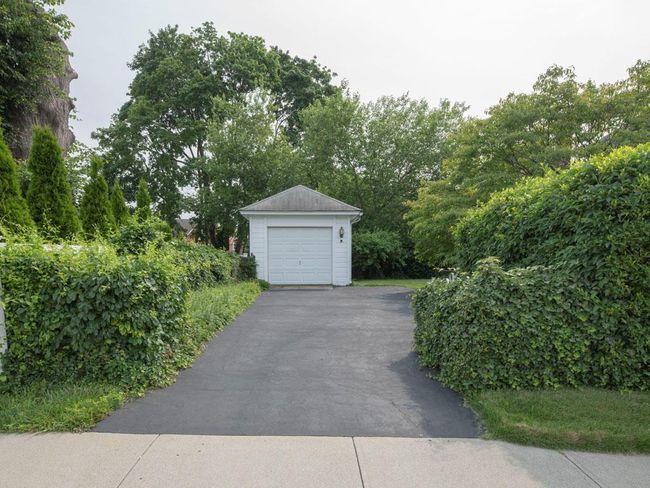Detached garage with driveway | Image 4