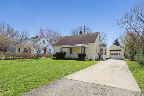 2806 33rd St Ne, Canton, OH, 44705-3826 | Card Image