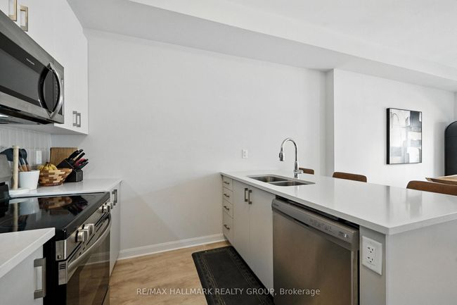 702 Confluence Walk, House attached with 2 bedrooms, 2 bathrooms and 1 parking in Ottawa ON | Image 16