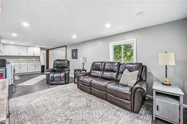 Move in is a breeze -with home being sold fully furnished! | Image 19