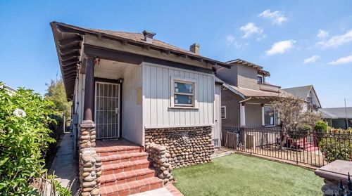 525 25th, San Diego, CA, 92102 | Card Image