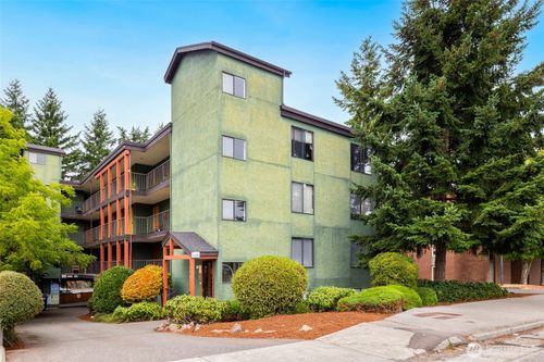712 N 143rd St, Seattle, WA, 98133-6973 | Card Image