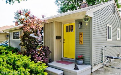 4217 Crooks Rd, Royal Oak, MI, 48073-1929 | Card Image