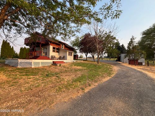 1701 Reservoir Loop Rd, Selah, WA, 98942-8927 | Card Image