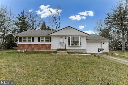 201 Trimble Blvd, BROOKHAVEN, PA, 19015-2702 | Card Image