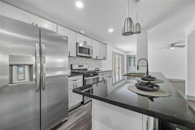 702 Pennington St, House other with 3 bedrooms, 2 bathrooms and 2 parking in Houston TX | Image 8