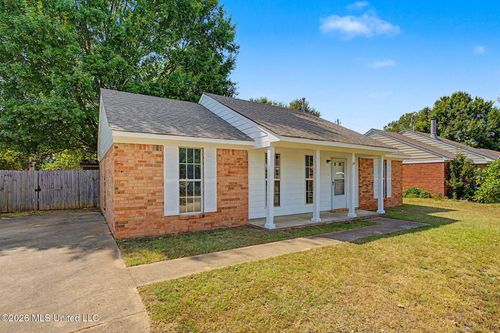114 Dogwood Dr, Senatobia, MS, 38668-2329 | Card Image