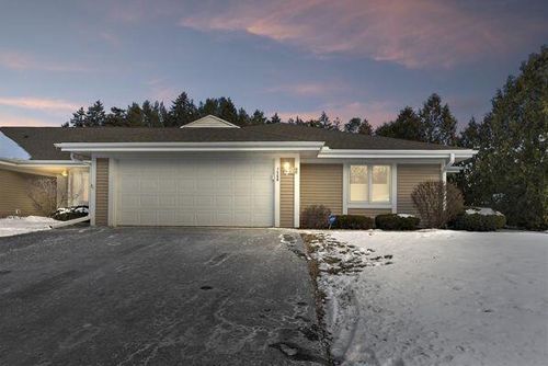 3-7508 W Mequon Square Drive, Mequon, WI, 53092 | Card Image