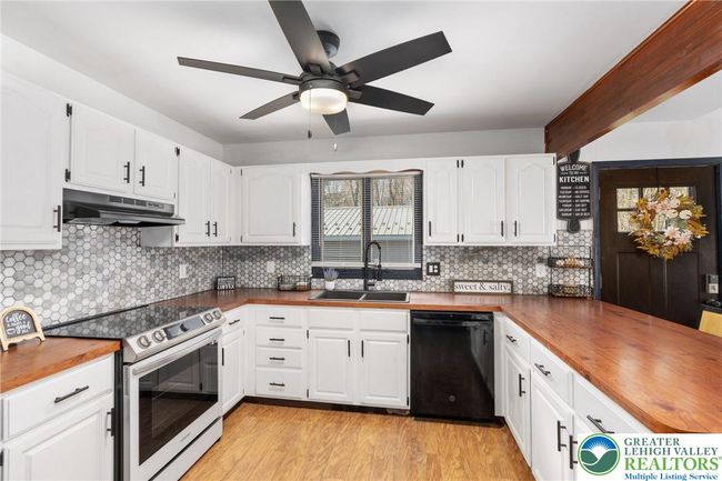 64 Autumn Ln, House other with 3 bedrooms, 2 bathrooms and null parking in Jim Thorpe PA | Image 38