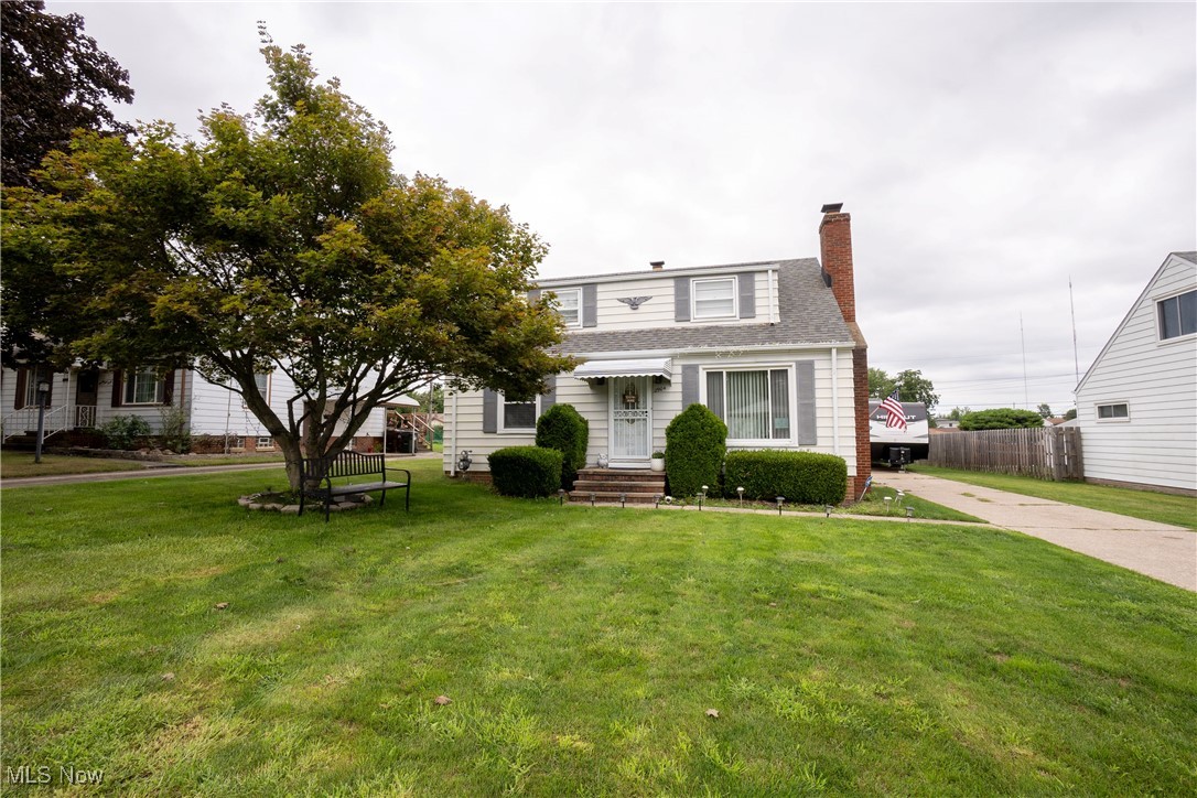 Hilltop Dr, Parma, OH 44134