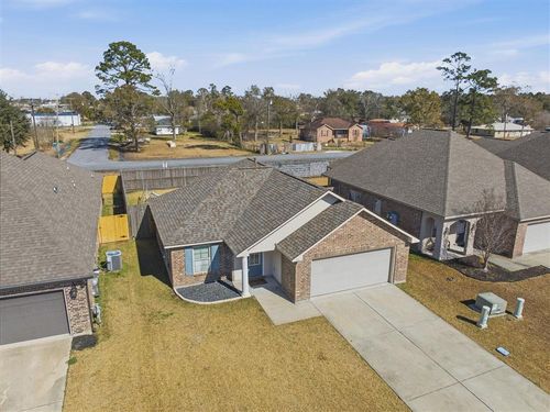 212 Madison Crossing Dr, Sulphur, LA, 70665-8784 | Card Image