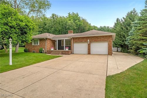 7140 Lake O Springs Ave Nw, North Canton, OH, 44720-6650 | Card Image