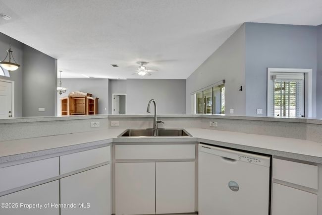 11257 Frigate Bird Ave, House other with 3 bedrooms, 2 bathrooms and null parking in WEEKI WACHEE FL | Image 10