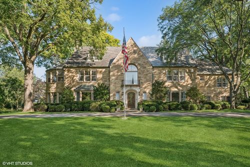 32 Woodley Rd, Winnetka, IL, 60093-3749 | Card Image